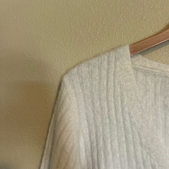 Urban Outfitters Eyelash Knit Rochelle Fuzzy White Cropped Cardigan XL - Picture 4 of 9